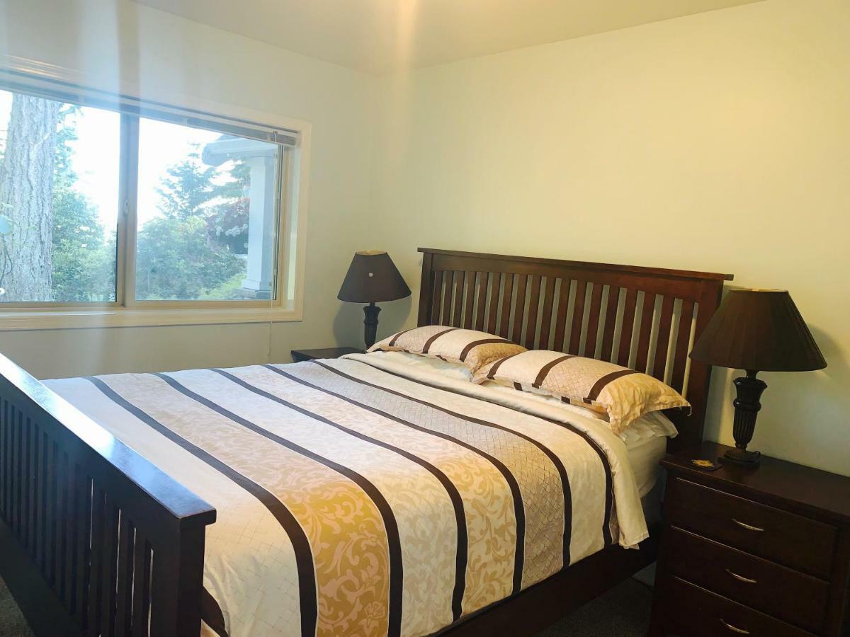 One-Bedroom Suite with Sofa Bed
